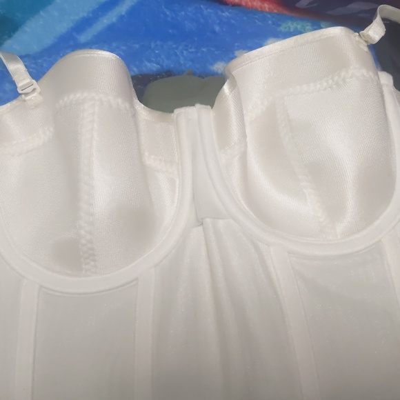 Fine Lines Ivory Satin 4 Way Convertible Bustier Size 36C - Picture 4 of 6